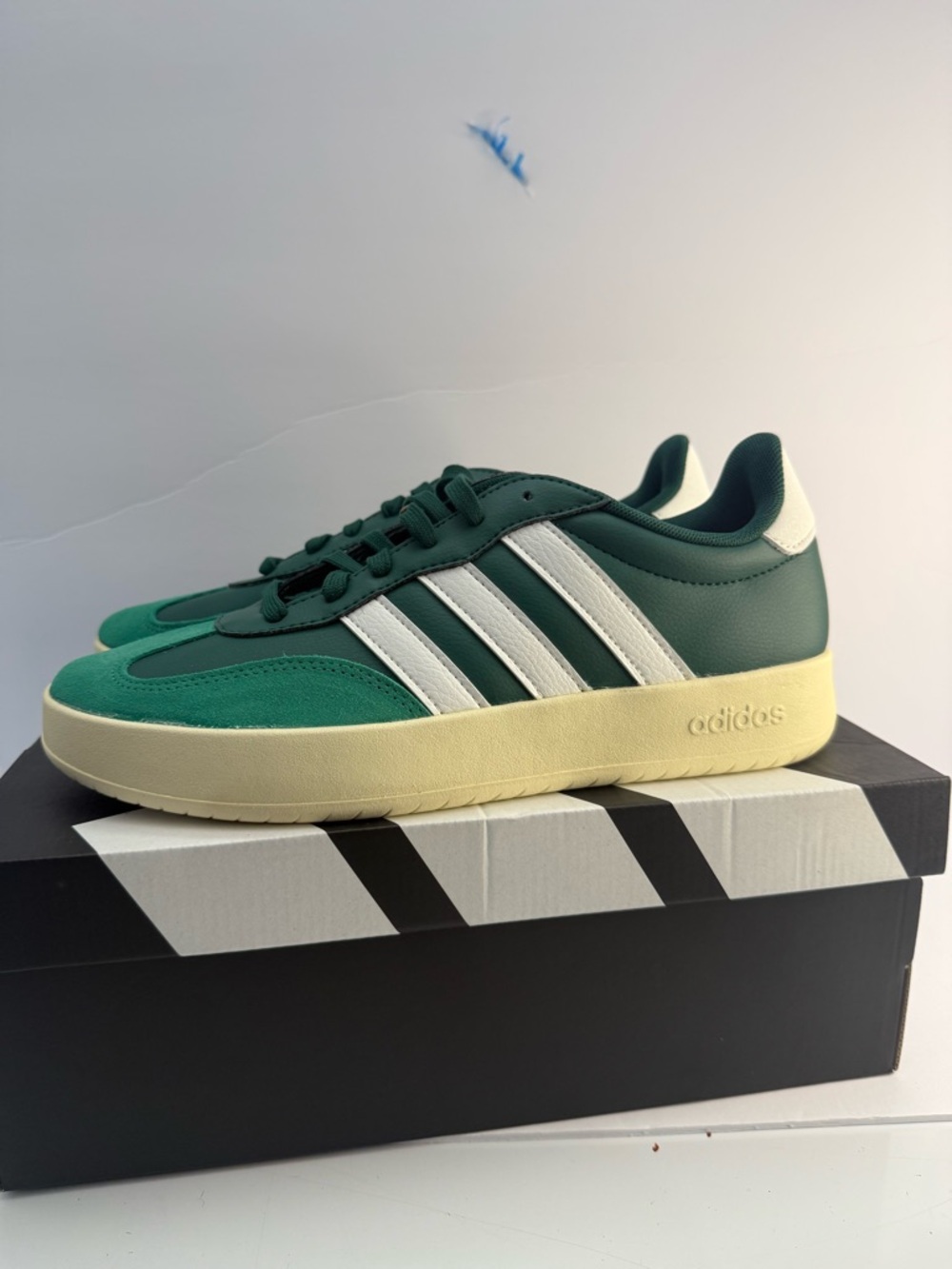 Men’s adidas Barreda j1320 lifestyle collegiate green core white shoes. NWB